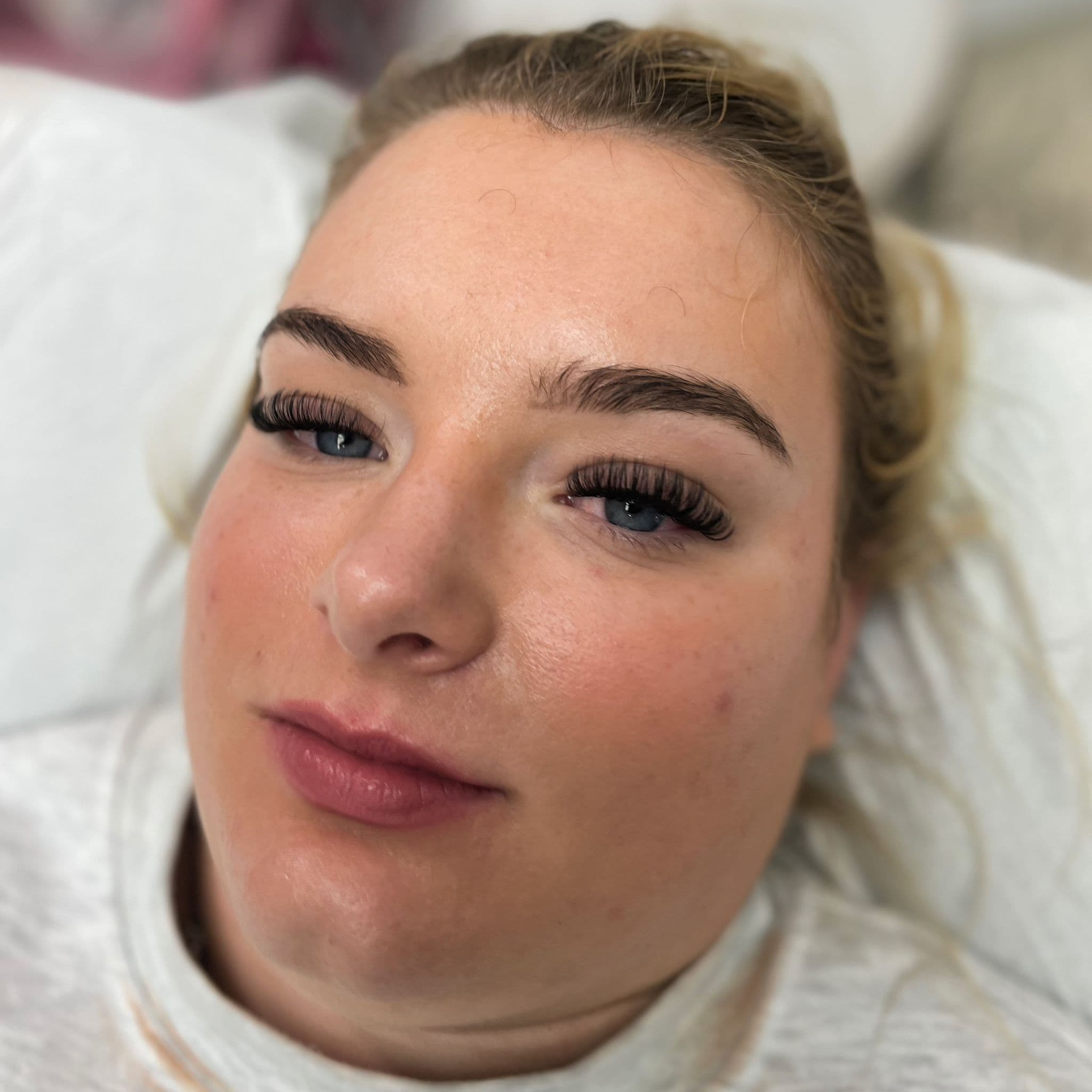 Wallsend hybrid lash extensions - natural fullness on brown eyes