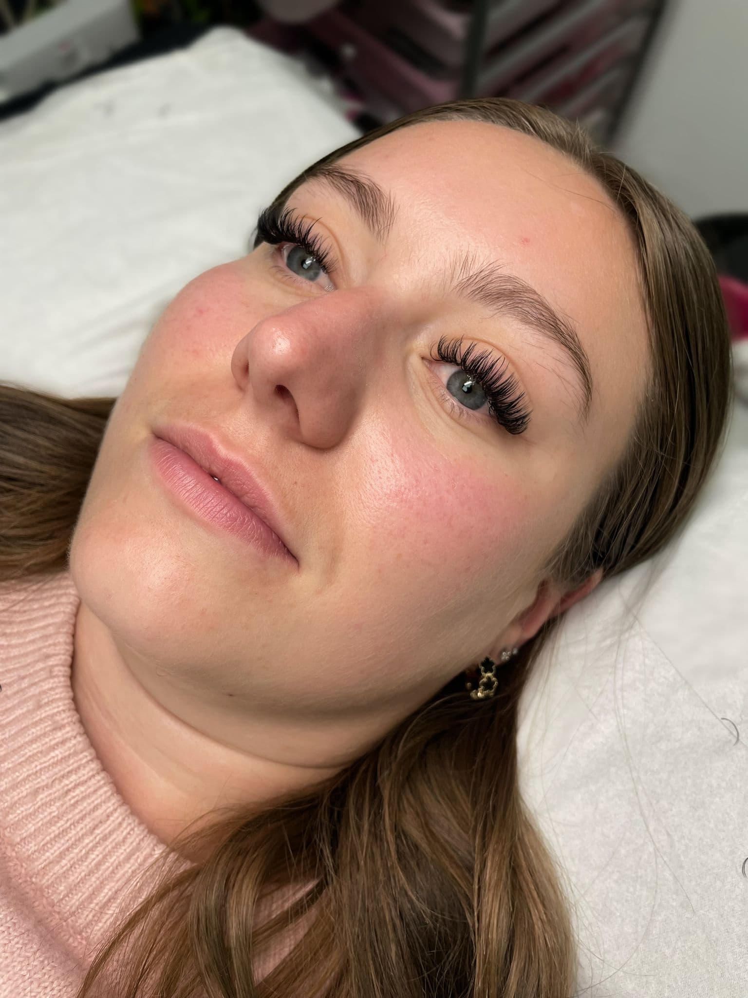 Hybrid vs Russian Volume Lashes: A Wallsend Specialist Explains