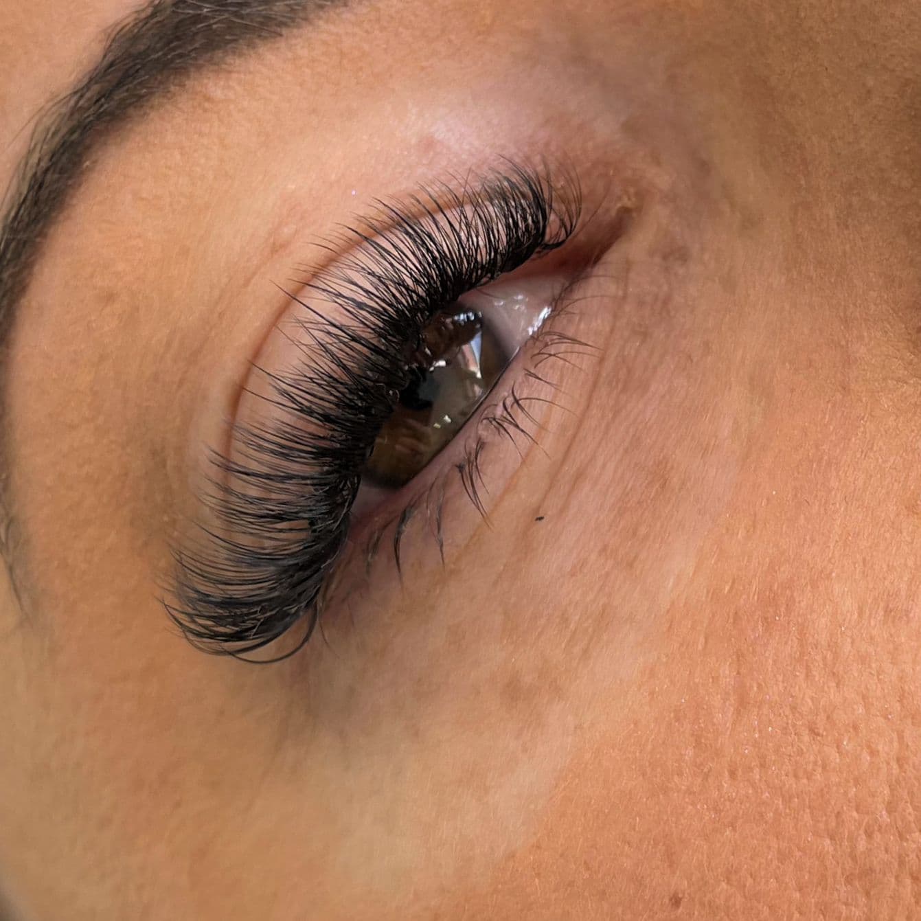 Wallsend lash technician hybrid set - perfectly spaced extensions