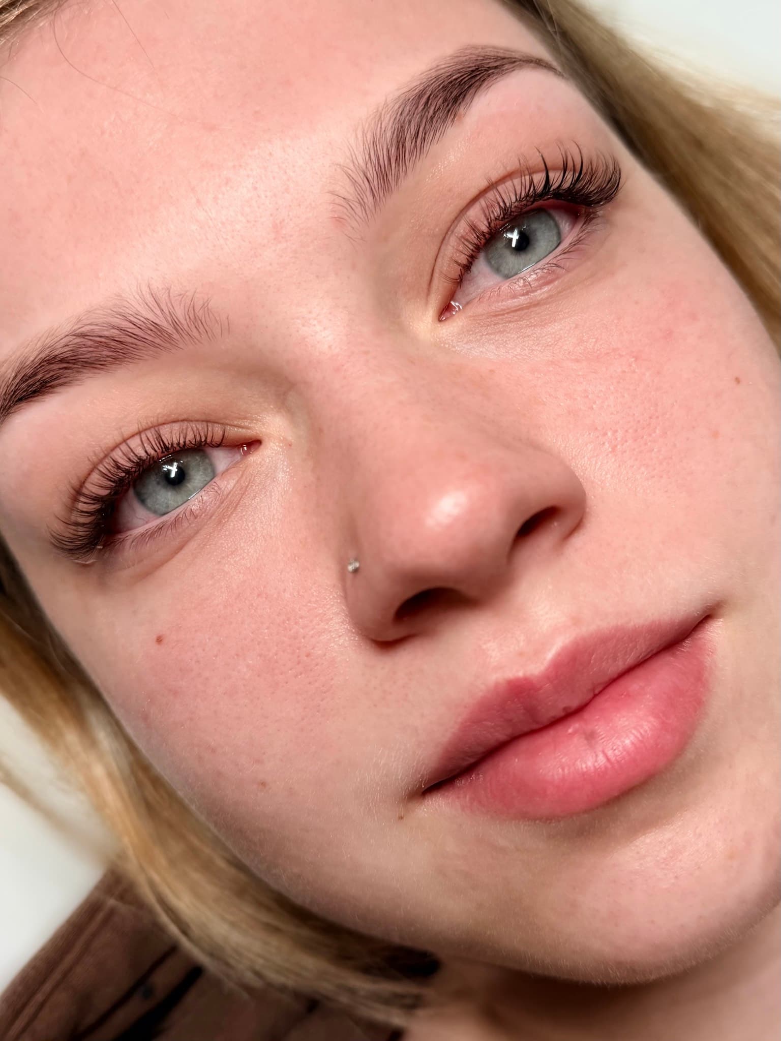 Angel lash extensions Newcastle - textured spikes on grey eyes